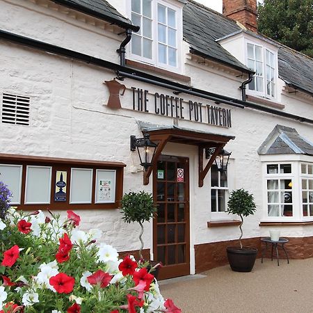 The Coffee Pot Tavern Bed and Breakfast Potterspury Exteriör bild