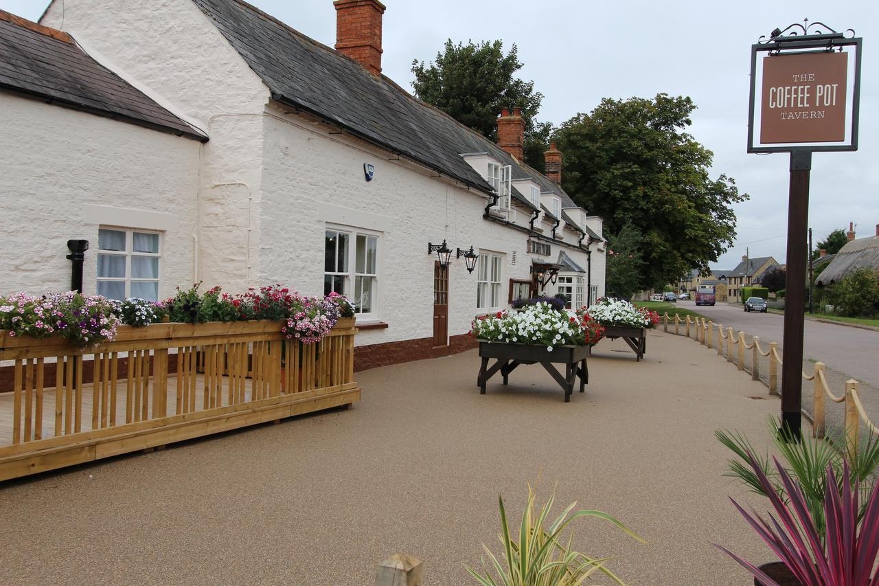 The Coffee Pot Tavern Bed and Breakfast Potterspury Exteriör bild